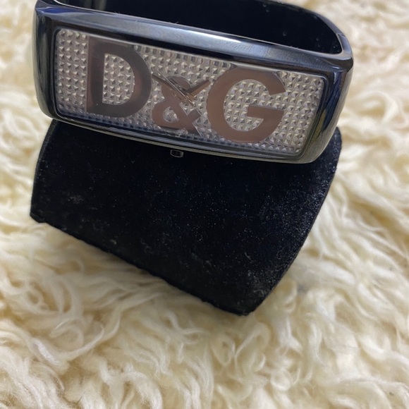 LIKE NEW DOLCE AND GABBANA CRYSTAL DIAL BANGLE LADIES WATCH DW0256 - Picture 5 of 5